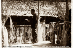 Panas-Pela-Ema-Naku-10-Acara-di-depan-Baileo